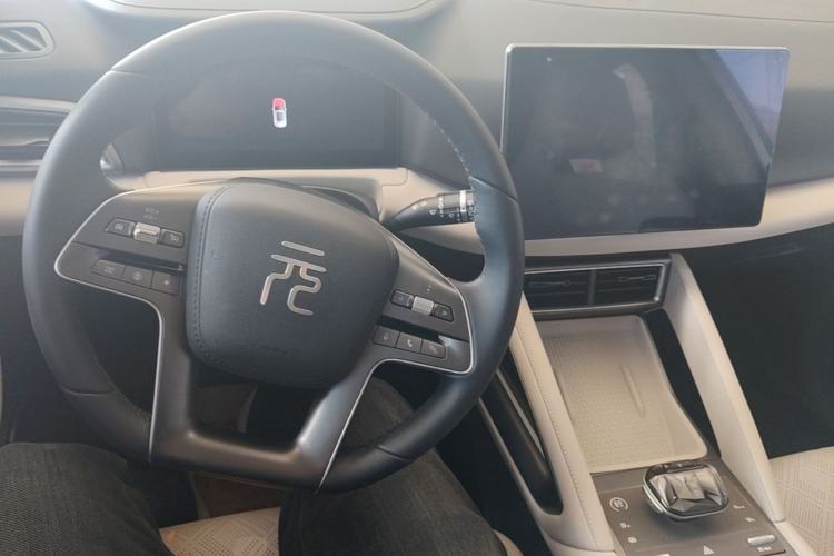 Used BYD Yuan UP 2024 401KM Beyond Edition Center Console