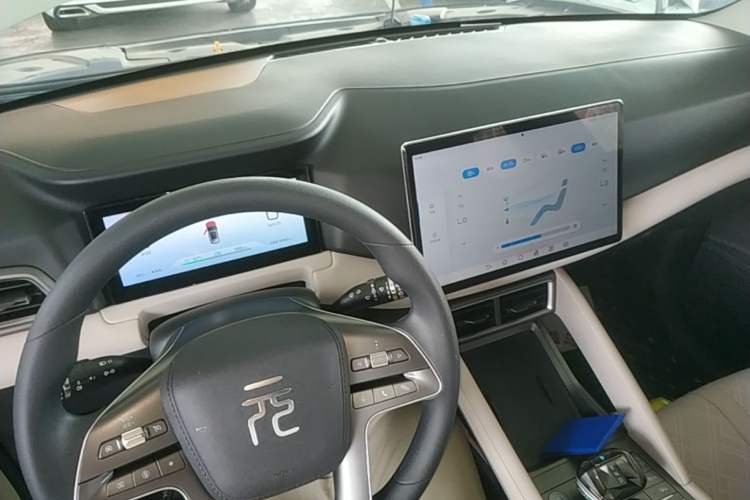 Used BYD Yuan UP 2024 401KM Leading Edition Center Console