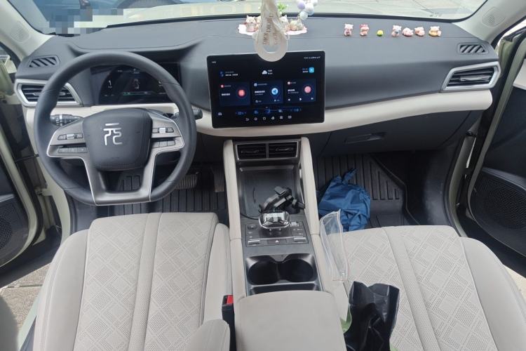 Used BYD Yuan UP 2024 401KM Leading Edition Center Console