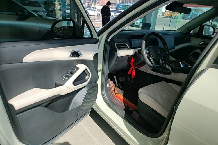 Used BYD Yuan UP 2024 401KM Leading Edition Driver Seat