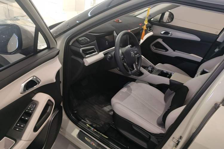 Used BYD Yuan UP 2024 401 km Active Version Driver Seat
