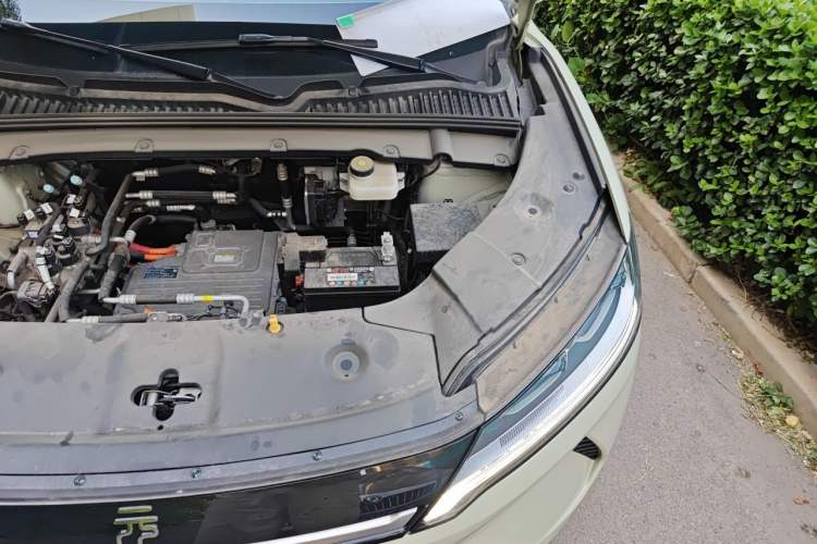 Used BYD Yuan UP 2024 401KM Leading Edition Engine Bay Left