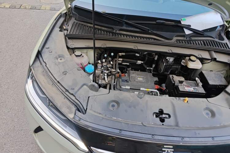 Used BYD Yuan UP 2024 401KM Leading Edition Engine Bay Right
