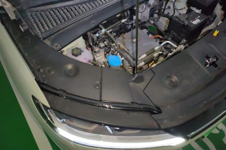 Used BYD Yuan UP 2024 401 km Active Version Engine Bay Right
