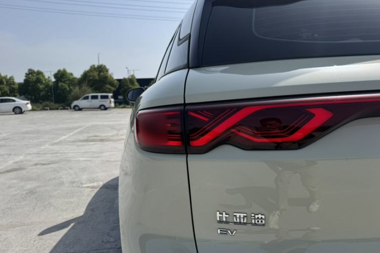 Used BYD Yuan UP 2024 401KM Leading Edition Exterior 5