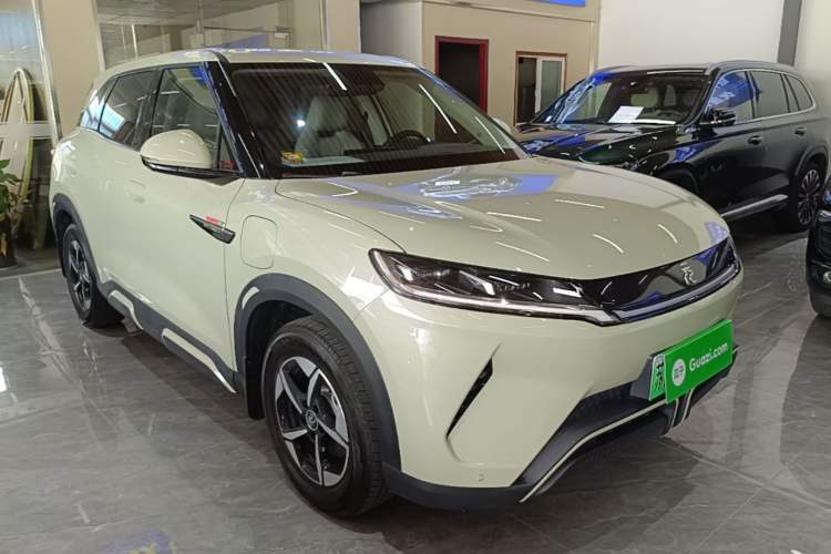 Used BYD Yuan UP 2024 401KM Leading Edition Front Right 45 Deg