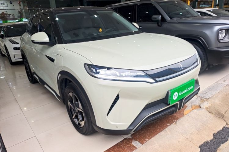 Used BYD Yuan UP 2024 401KM Leading Edition Front Right 45 Deg