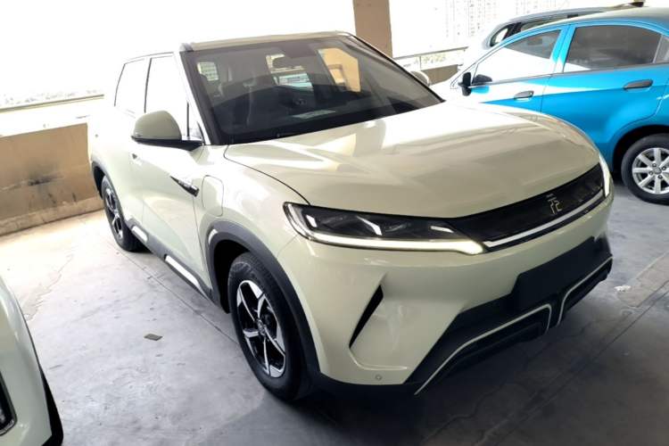 Used BYD Yuan UP 2024 401KM Leading Edition Front Right 45 Deg