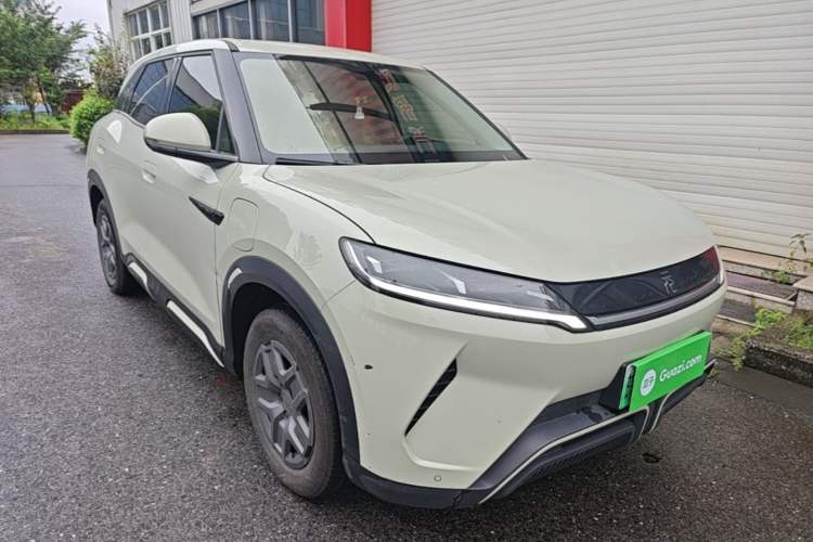 Used BYD Yuan UP 2024 401 km Active Version Front Right 45 Deg
