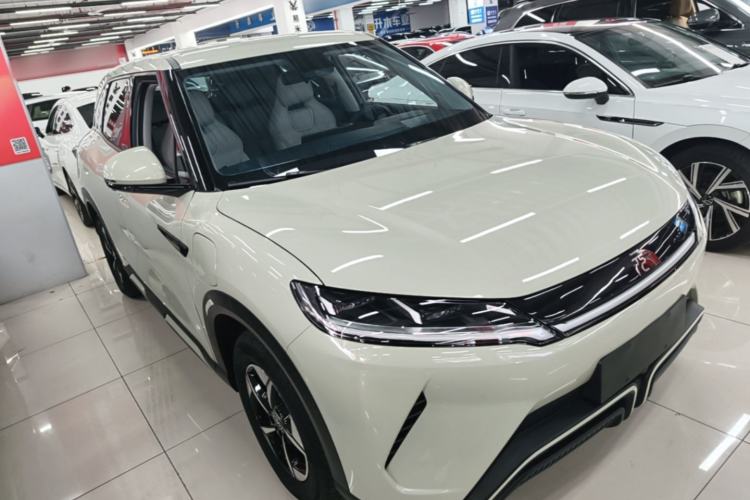 Used BYD Yuan UP 2024 401KM Leading Edition Front Right 45 Deg