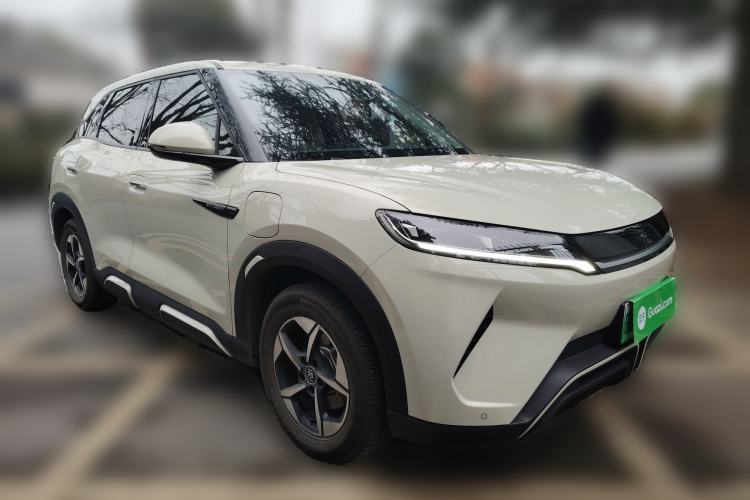 Used BYD Yuan UP 2024 401KM Leading Edition Front Right 45 Deg