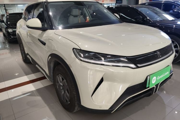 Used BYD Yuan UP 2024 401 km Active Version Front Right 45 Deg