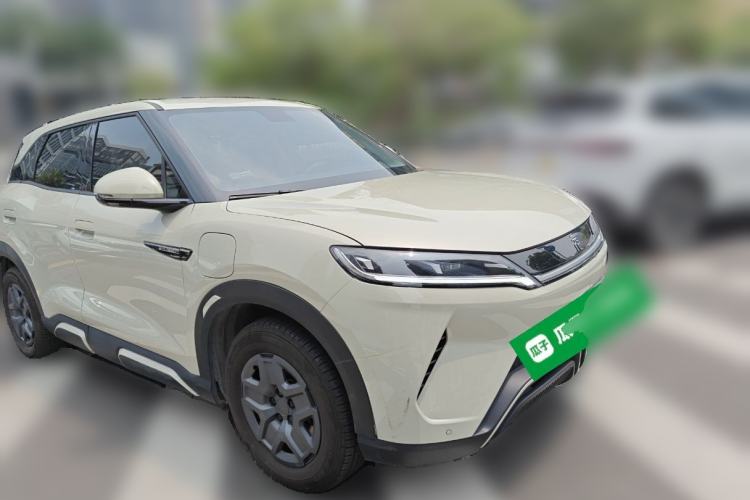 Used BYD Yuan UP 2024 401 km Active Version Front Right 45 Deg