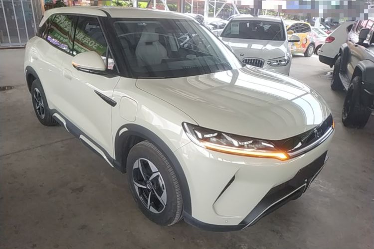 Used BYD Yuan UP 2024 401KM Leading Edition Front Right 45 Deg