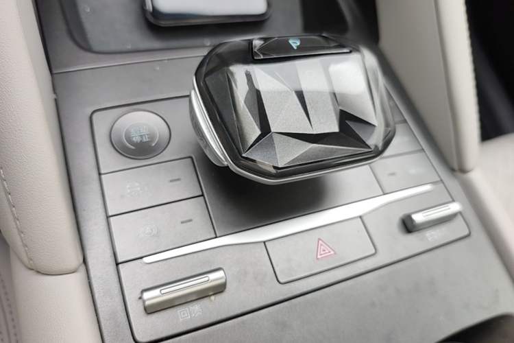 Used BYD Yuan UP 2024 401KM Beyond Edition Gear Lever
