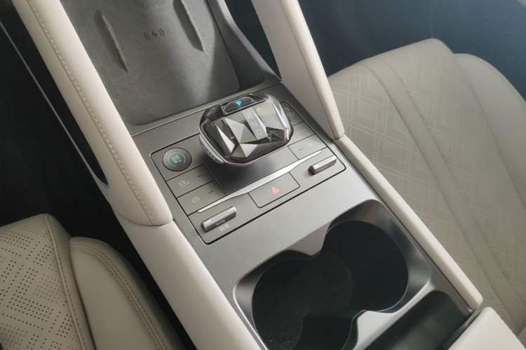Used BYD Yuan UP 2024 401KM Beyond Edition Gear Lever