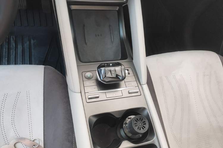 Used BYD Yuan UP 2024 401KM Beyond Edition Gear Lever
