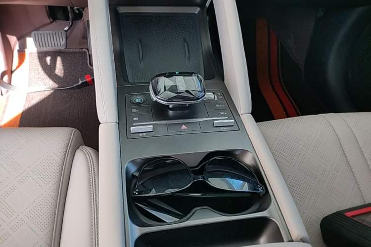 Used BYD Yuan UP 2024 401KM Leading Edition Gear Lever