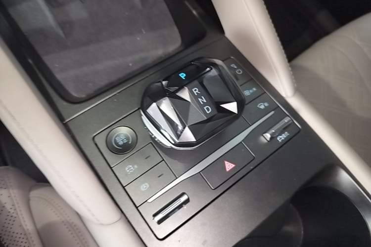 Used BYD Yuan UP 2024 401KM Beyond Edition Gear Lever