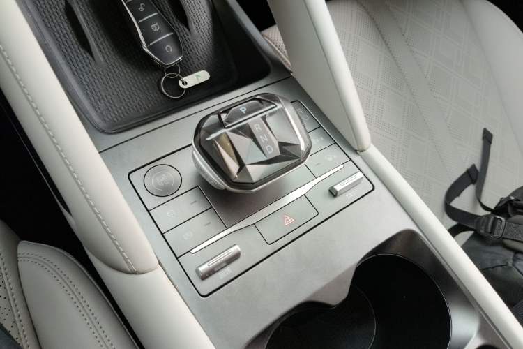 Used BYD Yuan UP 2024 301KM Leading Edition Gear Lever