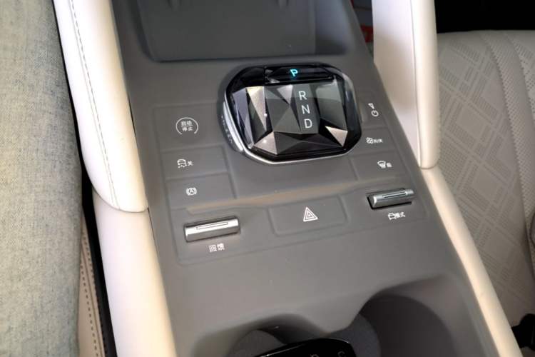 Used BYD Yuan UP 2024 401KM Leading Edition Gear Lever