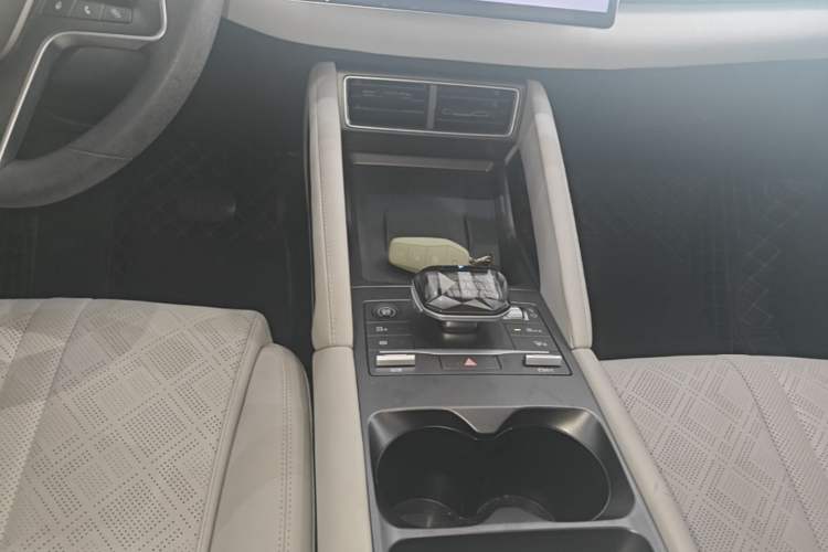 Used BYD Yuan UP 2024 401KM Leading Edition Gear Lever