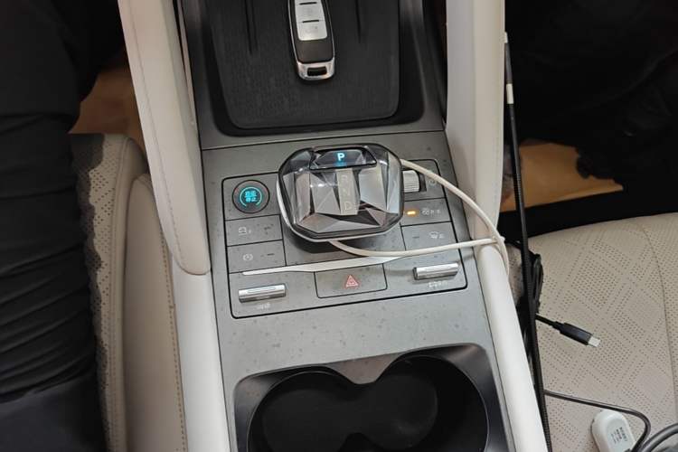 Used BYD Yuan UP 2024 401 km Active Version Gear Lever