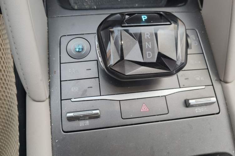 Used BYD Yuan UP 2024 401KM Leading Edition Gear Lever