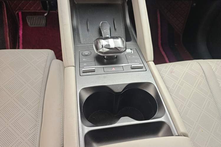 Used BYD Yuan UP 2024 401 km Active Version Gear Lever