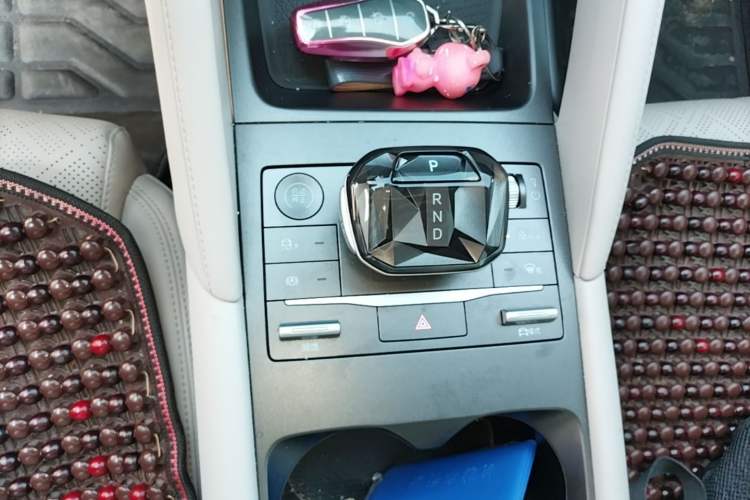 Used BYD Yuan UP 2024 401 km Active Version Gear Lever