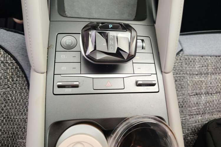 Used BYD Yuan UP 2024 401KM Beyond Edition Gear Lever