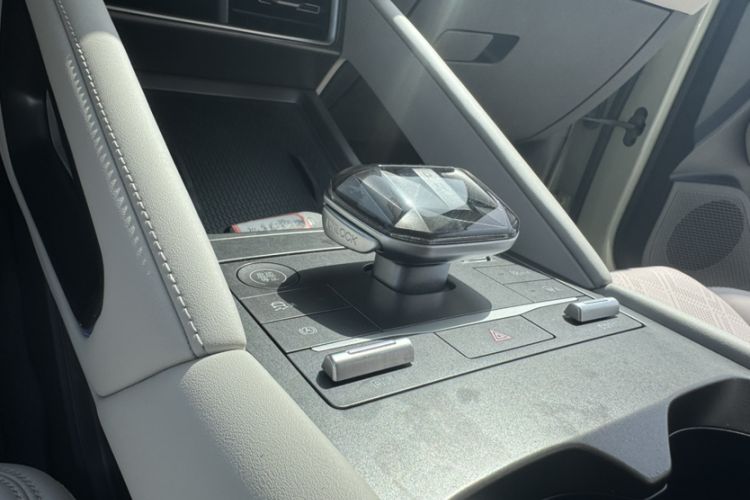 Used BYD Yuan UP 2024 401KM Leading Edition Gear Lever