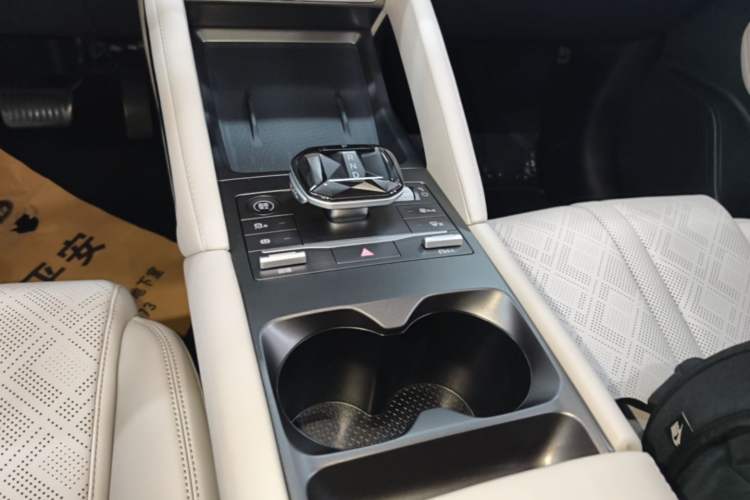 Used BYD Yuan UP 2024 401KM Leading Edition Gear Lever