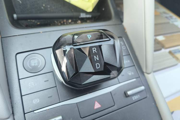 Used BYD Yuan UP 2024 401 km Active Version Gear Lever
