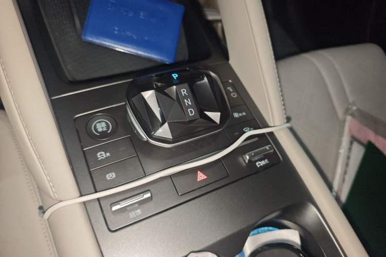 Used BYD Yuan UP 2024 401 km Active Version Gear Lever