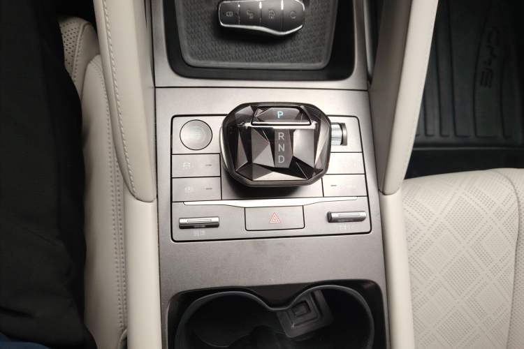 Used BYD Yuan UP 2024 401KM Leading Edition Gear Lever