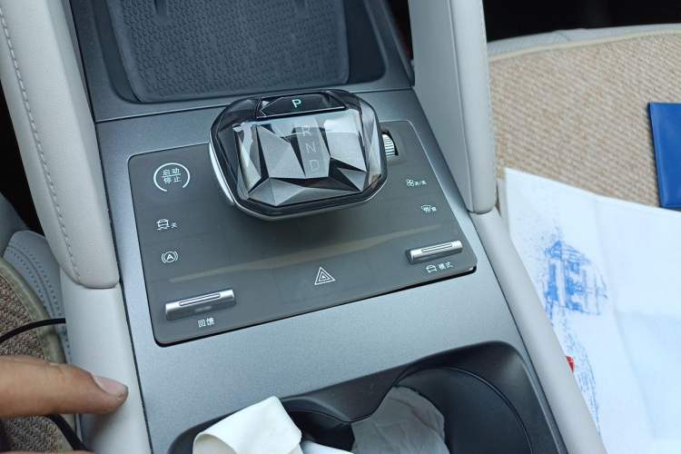 Used BYD Yuan UP 2024 401 km Active Version Gear Lever