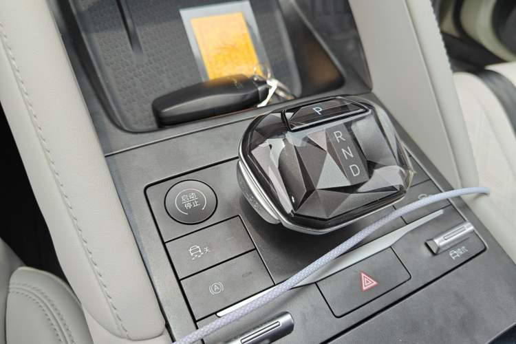 Used BYD Yuan UP 2024 401 km Active Version Gear Lever