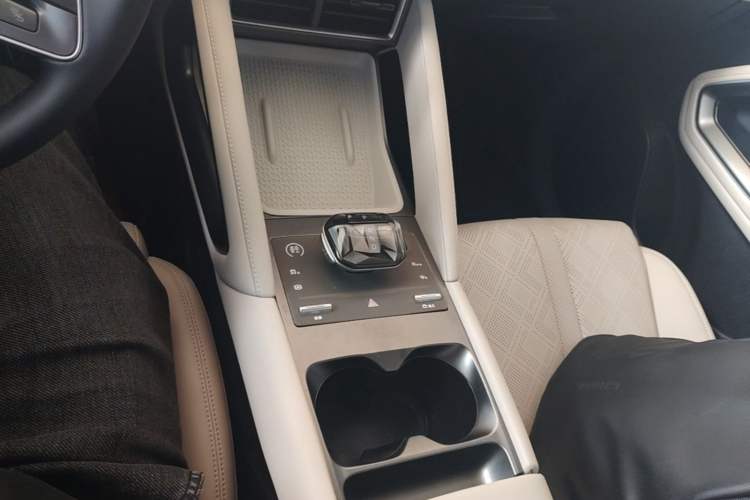 Used BYD Yuan UP 2024 401KM Beyond Edition Gear Lever