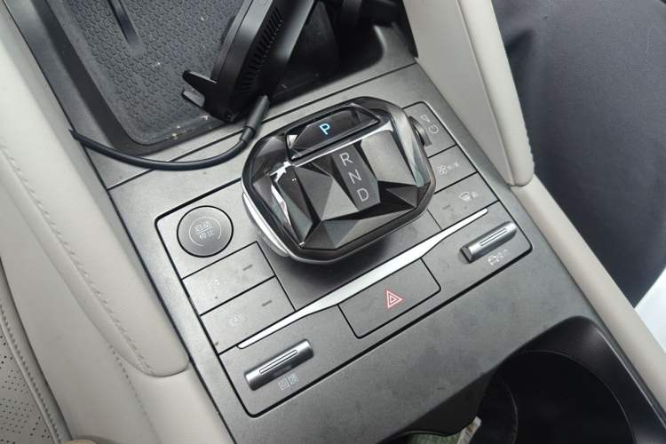 Used BYD Yuan UP 2024 401KM Leading Edition Gear Lever