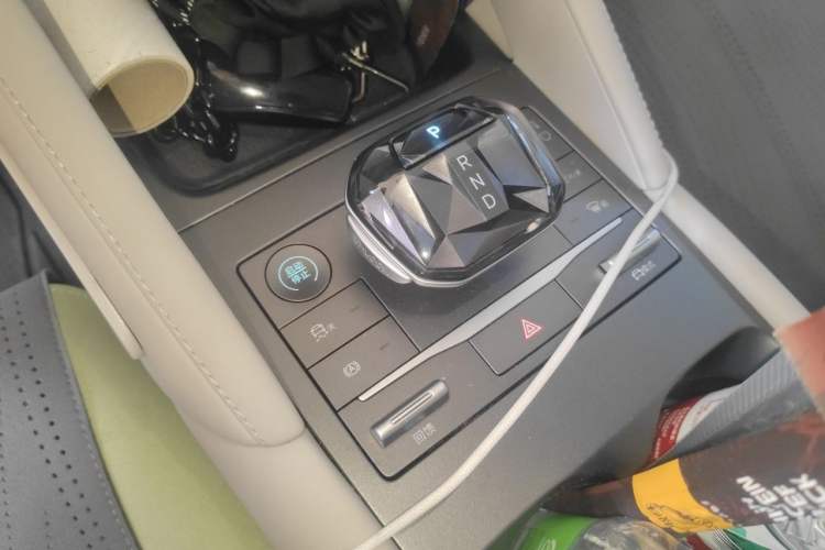 Used BYD Yuan UP 2024 401KM Leading Edition Gear Lever