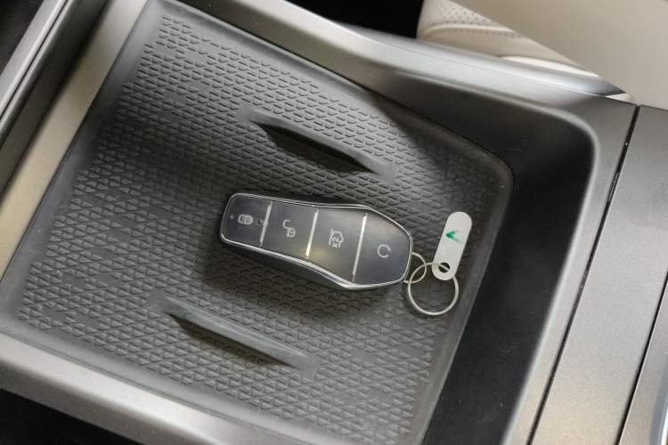 Used BYD Yuan UP 2024 301KM Leading Edition Interior 1
