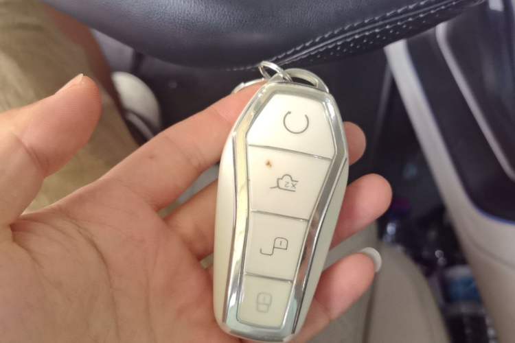 Used BYD Yuan UP 2024 401 km Active Version Interior 1