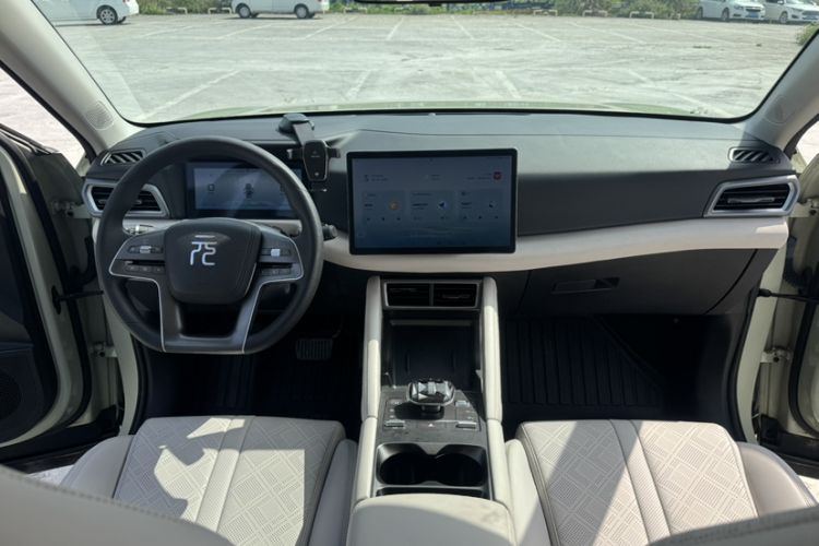 Used BYD Yuan UP 2024 401KM Leading Edition Interior 1