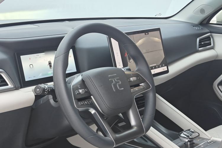 Used BYD Yuan UP 2024 401KM Leading Edition Interior 1