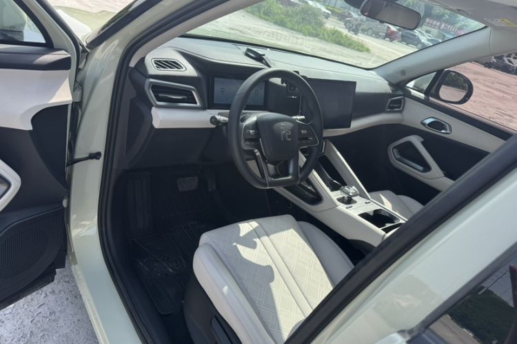 Used BYD Yuan UP 2024 401KM Leading Edition Interior 11