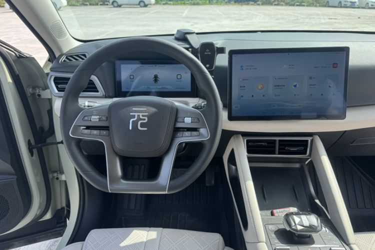 Used BYD Yuan UP 2024 401KM Leading Edition Interior 12