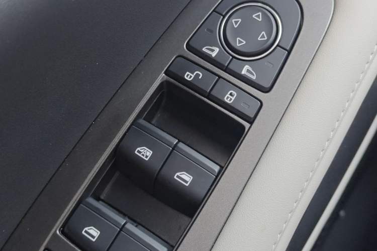 Used BYD Yuan UP 2024 401KM Leading Edition Interior 12