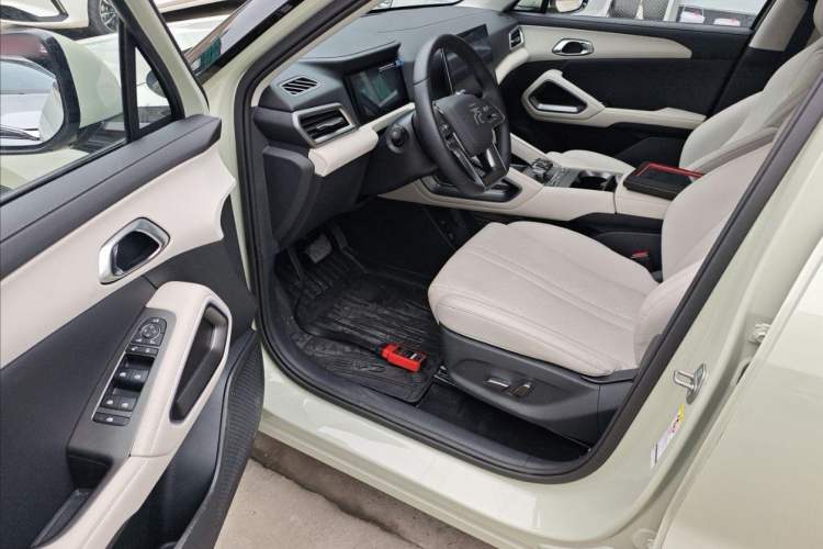 Used BYD Yuan UP 2024 401KM Beyond Edition Interior 2