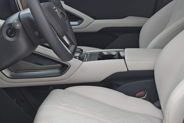 Used BYD Yuan UP 2024 401KM Leading Edition Interior 2